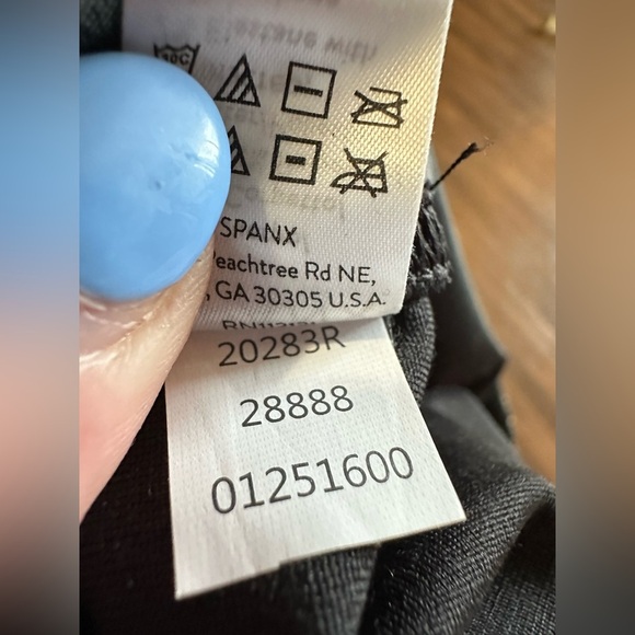 SPANX® Leather-Like Jogger black 
Size small
Like new
Style 20283R - Picture 5 of 10